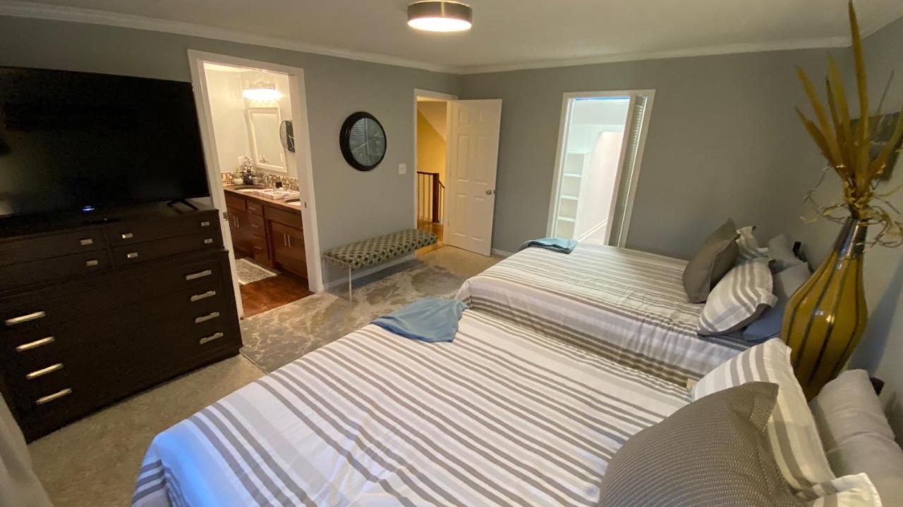 Here It Is! Cool Cape Cod-3 Br-2.5 Bath-12 Guests 올라쓰 외부 사진